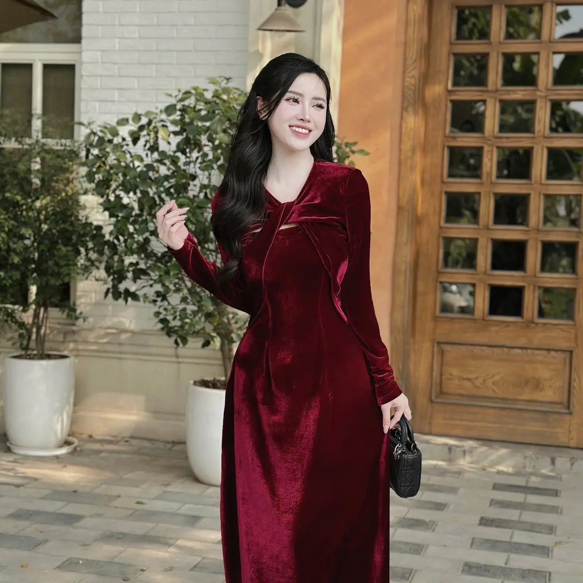 ￼Váy nhung the chun dài tay thêu hoa ngực xinh iu