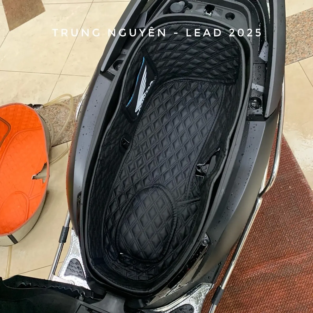 Lót cốp xe lead 2025 cách nhiệt chống sốc