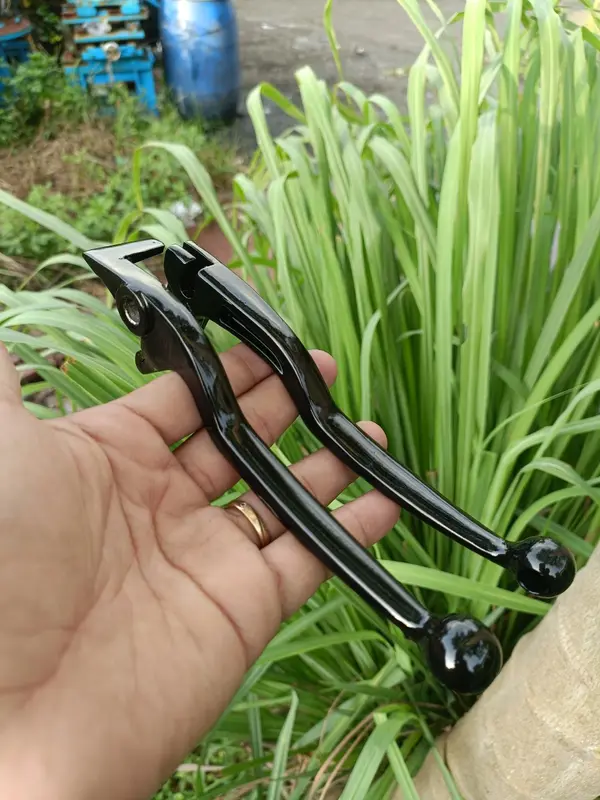 Tay thắng exciter 135-150-155 đen bóng sơn tĩnh điện 2