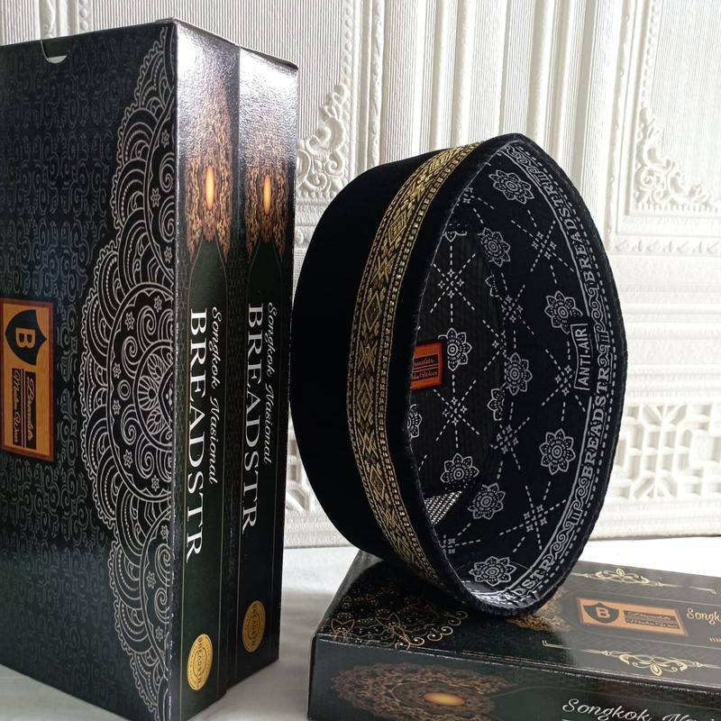Product Introduction of Peci Pria model terbaru 2023 Premium Beludru Halus Tebal Nyaman Tinggi 9 Merk BREADSTR List Emas Gold - Songkok Kopiah Hitam Polos Akad Nikah Unik keren Anak dan Dewasa laki-laki perlengkapan sholat bisa bayar di tempat COD Motif Muslim 4
