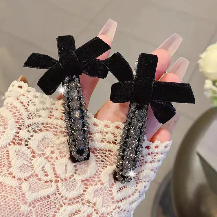 Premium retro velvet hairpin bow super flashing rhinestone bangs sweet cute side hair clip fashionable women's hair accessories suitable for home, travel, party wear