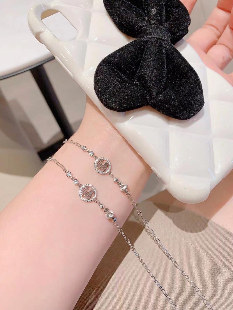 Product Introduction of New S925 Silver Summer AMWAY round Diamond Broken Silver Lucky Bracelet Female Light Luxury Temperament All-Match Niche Bracelet 5