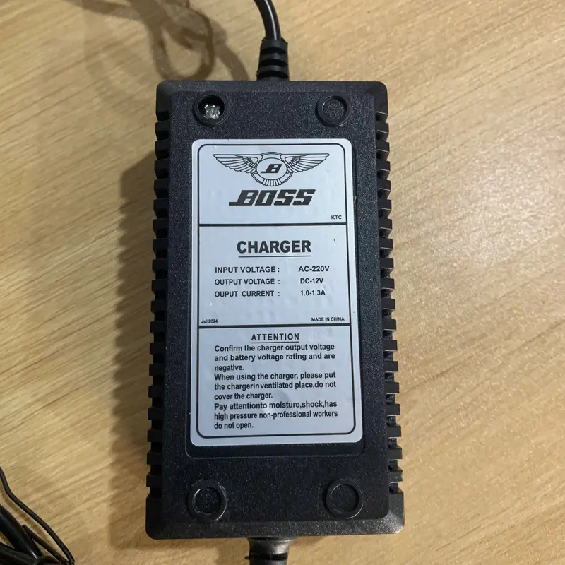 Cục sạc điện tử BOSS 12V 8AH 1.3A - Sạc bình phun thuốc, acquy xe điện, tự ngắt khi sạc đầy 8