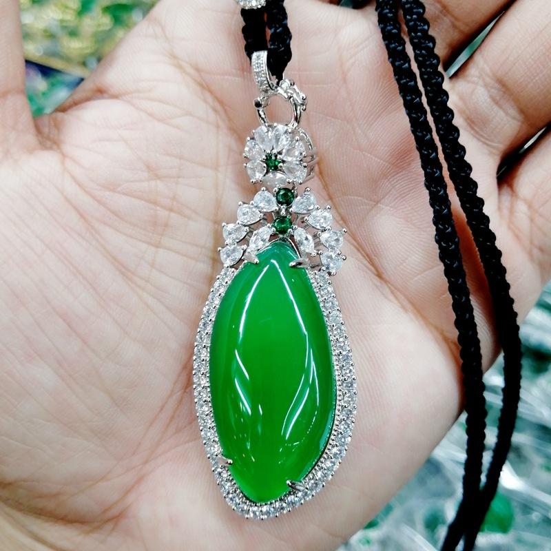 Product Introduction of Inlaid agate chalcedony necklace pendant high ice jade chalcedony willow leaf necklace agate jade jewelry High-end Chinese jewelry 5