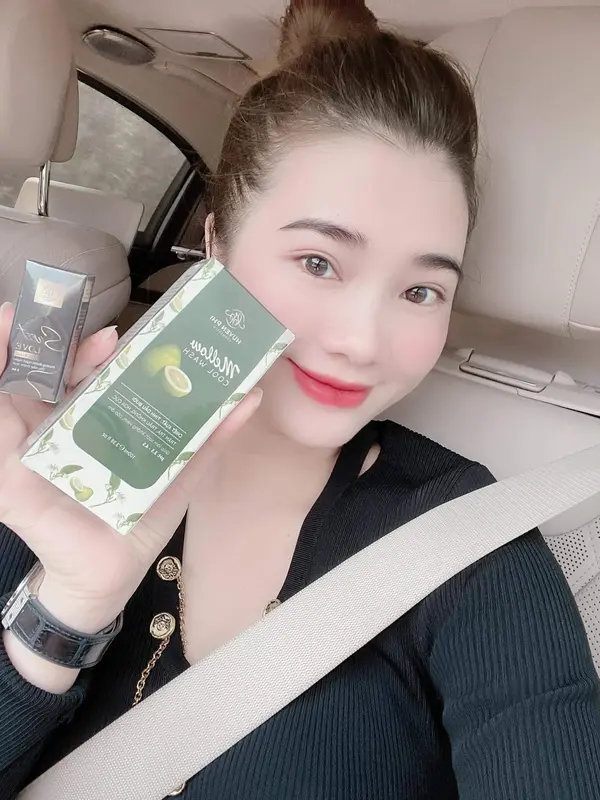 Dung dịch vệ sinh Mellow tặng nước hoa cô.b..é 3