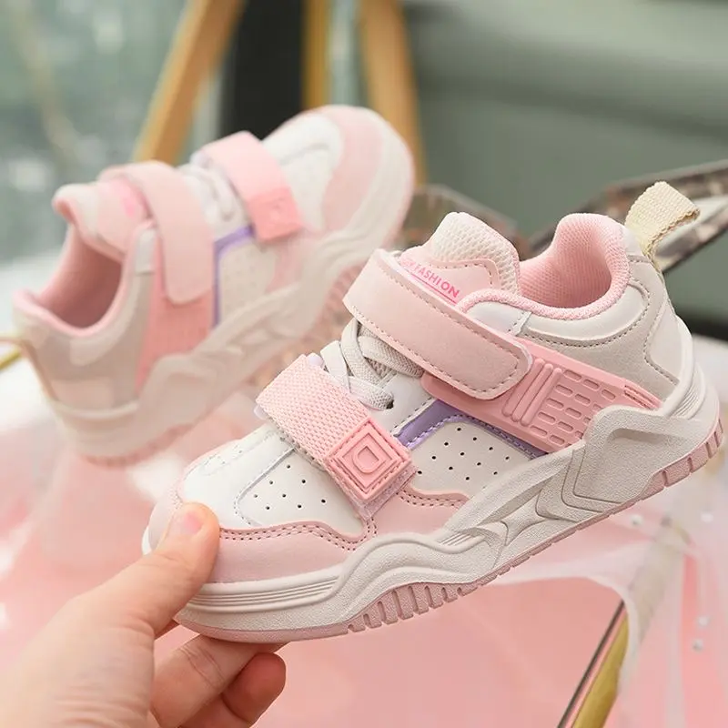 Girls' running shoes, children's board shoes, sports shoes, 2025 Spring and Autumn new soft soled running shoes, girls' fashion, ultra light