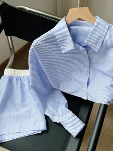 Conjunto de dos piezas para mujer con top de botones y estampado de rayas & shorts, top casual de manga larga & shorts para uso diario, ropa de damas para todas las estaciones