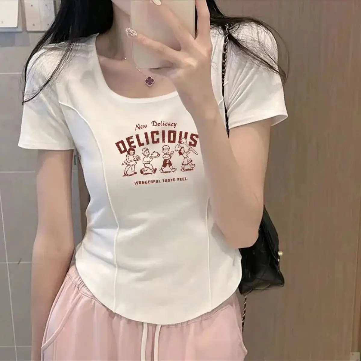 Fashionable and versatile short square neck short sleeved T-shirt for women with niche print, loose and slimming Instagram top, summer Korean version, unique full shoulder T-shirt