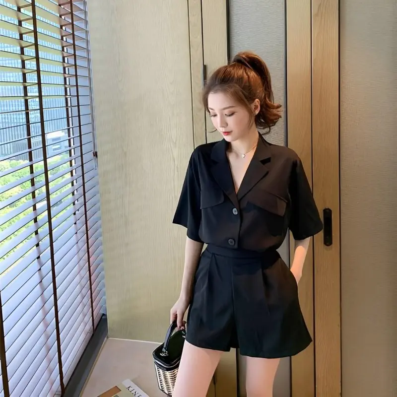 Miss Shop's - Set 2in1 Kemeja Lengan Pendek Kerah V-Neck Kancing Aktif Celana Pendek Pinggang Karet #4226 0