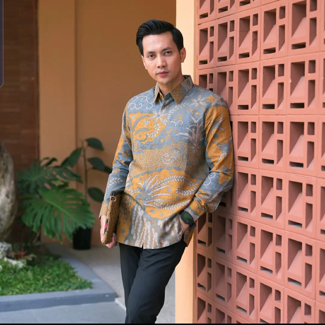 Kemeja batik pria lengan panjang bahan doby lapis furing hero..