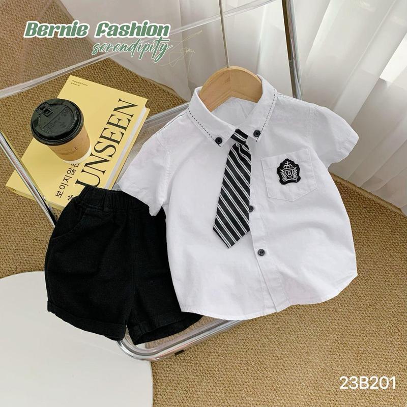 Set bộ đi chơi bé trai BERNIE áo sơ mi cà vạt phối huy hiệu Sandal cho bé từ 9 đến 24kg
