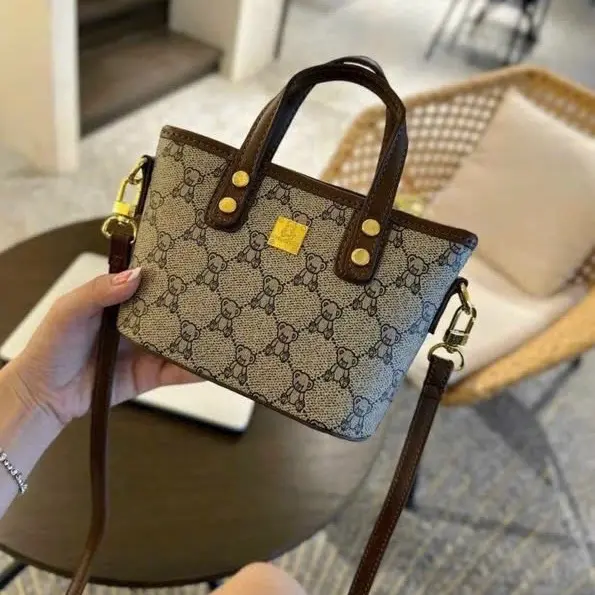 Làn gấu size 18 đựng vừa điện thoại cho nữ phom dày dặn cứng cáp Bag 1
