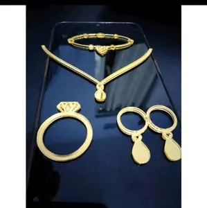 Relika Perhiasan akrilik dan replika Em mas akrilik Pelapisan Logam Emas