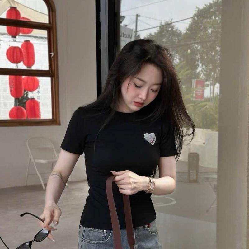 Áo thun nữ cổ tròn tay ngắn thêu logo trái tim, from tôn dáng chất cotton mềm mịn Women 6