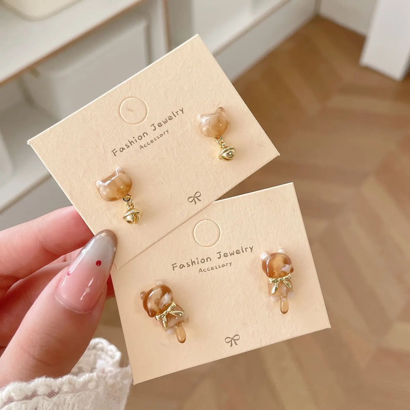 Amber Cat Bell Earrings Female Silver Needle Resin Flexible Cartoon Earrings Design Cute Brown Earrings