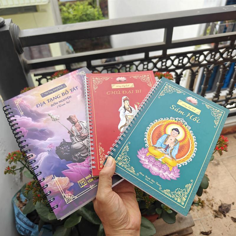 ( Tặng 13 Bút Ngòi Và Chú Đại Bi ) Sách- Combo Sổ Tay Chép Kinh Địa Tạng + Chú Đại Bi + Sám Hối In Mờ