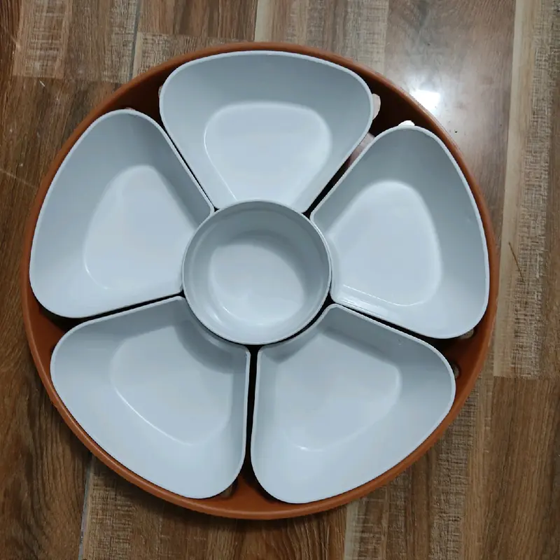Bộ bát đĩa hình hoa mai 5 cánh nhựa phíp trắng bóng bao gồm 5 đĩa cánh hoa 1 bát, 1 khay nhựa giả mây tre đan bộ  bát 7