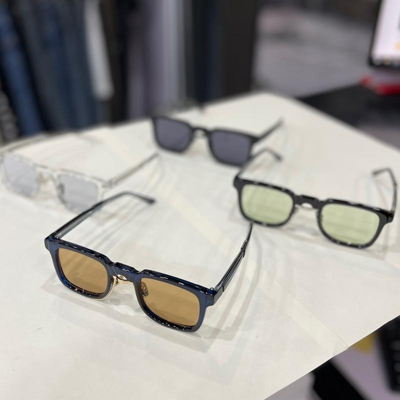 Kính Mát Thời Trang Nam N4 Nữ Mắt Vuông Nhiều Màu Sắc,Thiết Kế Châu Âu,Sang Trọng.Gọng Cốt Kim Loại Chắc Chắn Bền Bỉ,Thích Hợp Mọi Khuôn Mặt.Chống UV400 Mắt Kính Women Kính Mắt kinh chong