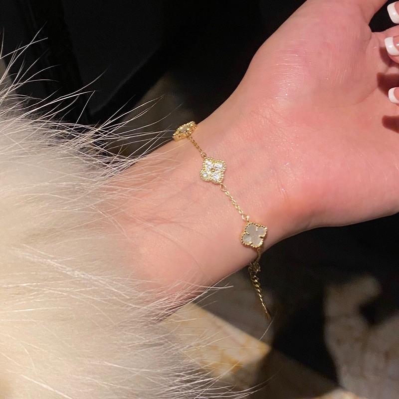 Product Introduction of Vòng Tay Zircon Dát Siêu Nhỏ Cỏ Ba Lá, Thiết Kế Sang Trọng Giá Cả Phải Chăng, Vòng Tay Năm Hoa Fritillary, Tinh Tế Và Cao Cấp, Dễ Phối Đồ, Thích Hợp Cho Nữ, Không Màu 4