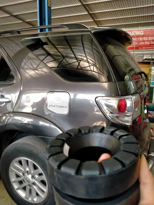 Xe Innova,Fortuner _ phụ tùng ô tô cao su giảm chấn/giảm xóc hỗ trợ nâng gầm chống xệ gầm kịch gầm (Hoàng Huy) Phụ Kiện 3