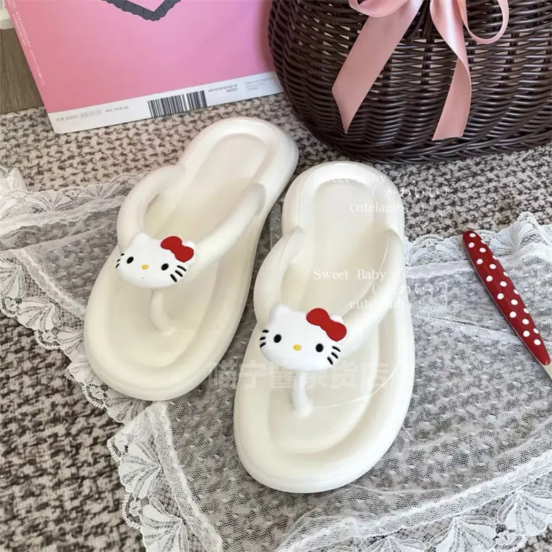 Dép Xỏ Ngón Hello Kitty, Thiết Kế Hoạt Hình Dễ Thương, Dành Cho Nữ, Phong Cách Ngọt Ngào Và Ngầu Thích Hợp Cho Mùa Hè Và Các Hoạt Động Ngoài Trời, Đế Mềm, Dép Đi Biển, Năm 2025 DéP GiàY 0