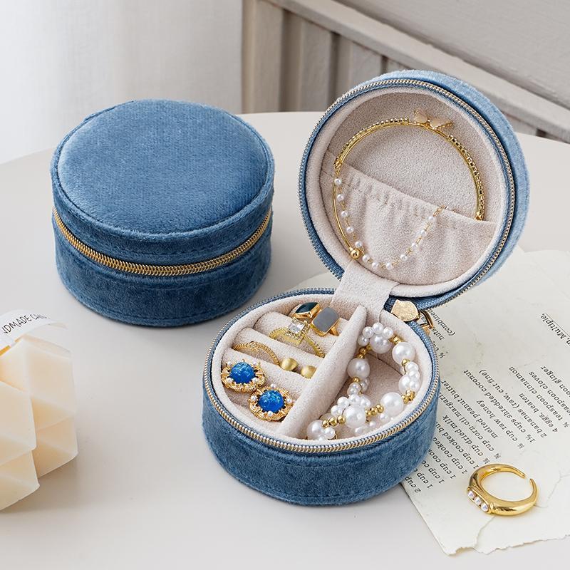 Product Introduction of Plush Travel Jewelry Box, 1 Count Portable Jewelry Case for Women and Girls, Jewelry Organizer Display Box for Necklace Earring Rings Bracelet 8