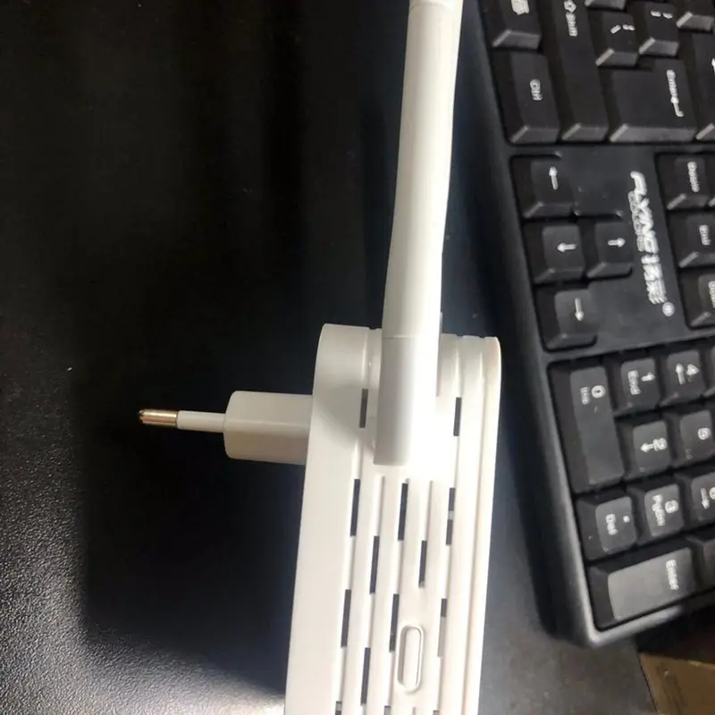 Bộ mở rộng sóng wifi 4 râu tốc độ 300mbps phù hợp với gia đình và văn phòng máy tính ti vi camera - Chuẩn N - Phát xuyên tường - Có 2 cổng LAN 4