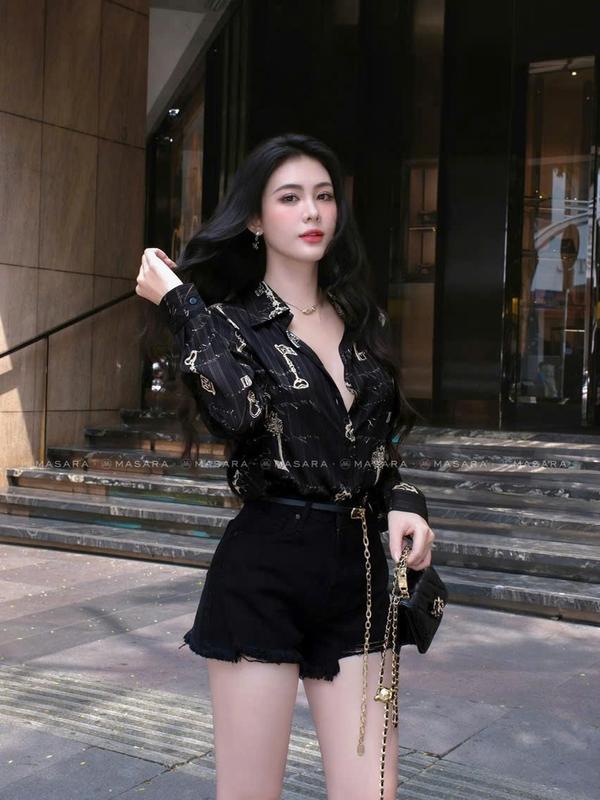 Áo sơ mi nữ lụa nhũ hoạ tiết chìa khoá vàng 3