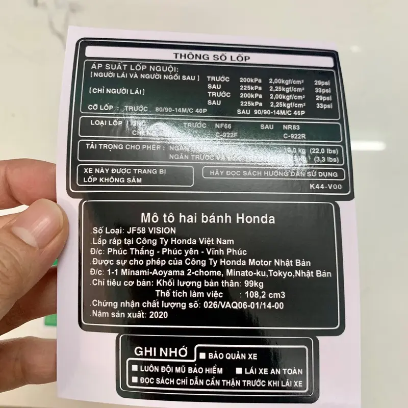 Trọn bộ tem dán và chữ nổi xe Vision màu đen bóng hàng nhập Thái Lan chất lượng cao dành trang trí riêng cho dòng xe này, trọn bộ tem gồm chữ nổi và tem thông số đầy đủ như hình màu sắc rất đẹp và bền, giá bán cực tốt bán lẻ như bán sỉ Nhãn Dán Sticker 8