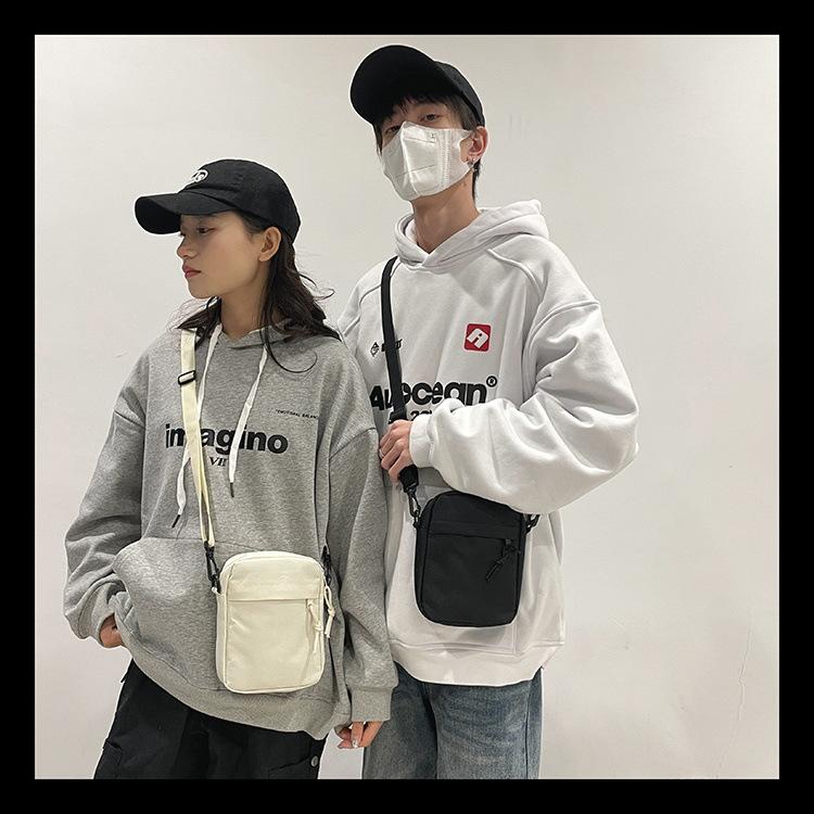 Product Introduction of túi Messenger Dành Cho Nam Giới, Thương Hiệu Thời Trang Mới 2024, Phong Cách Thường Ngày Và Đơn Giản, Túi Đựng Điện Thoại Di Động Túi Đeo Vai Nhỏ Thích Hợp Cho Nam Giới, Phong Cách Ins, Ba Lô, Túi Đeo Vai Nữ 22