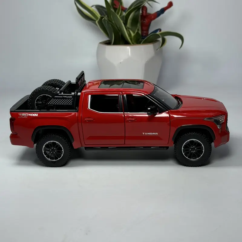 Mô hình xe bán tải Tô yo ta Tundra 4x4 tỷ lệ 1:24 bằng kim loại Tặng biển số VIP 6
