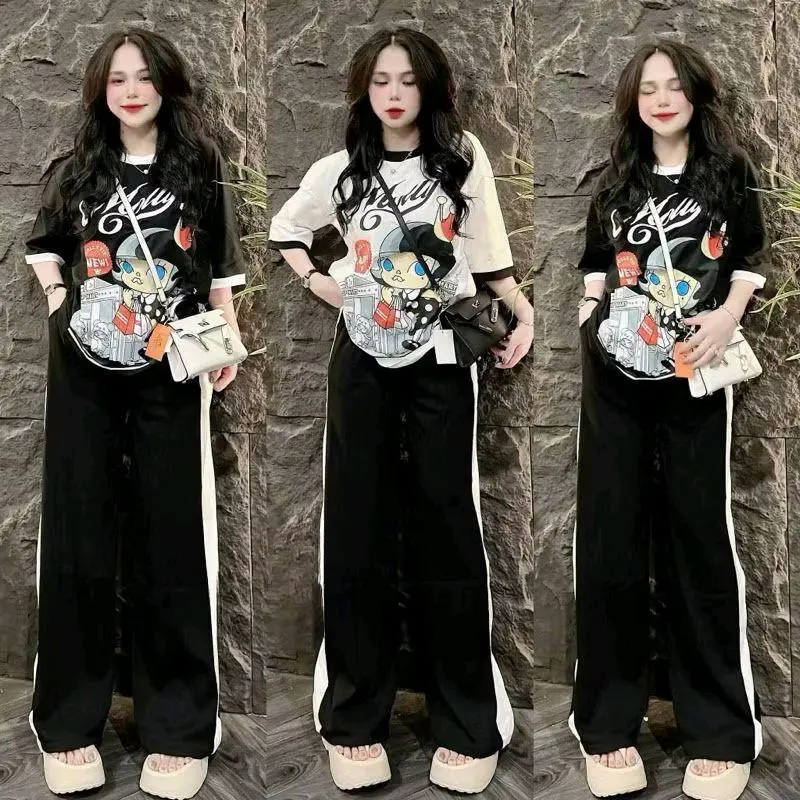 Bigsize 60-90kg Set bộ áo thun gân tăm form rộng in hình tay lỡ phối viền + quần suông phối sọc trắng cho nữ, Bộ đồ áo thun tăm lạnh form rộng in hình cổ tròn + quần suông rộng dài chạy sọc lưng thun- Nhyy Shop mac nha