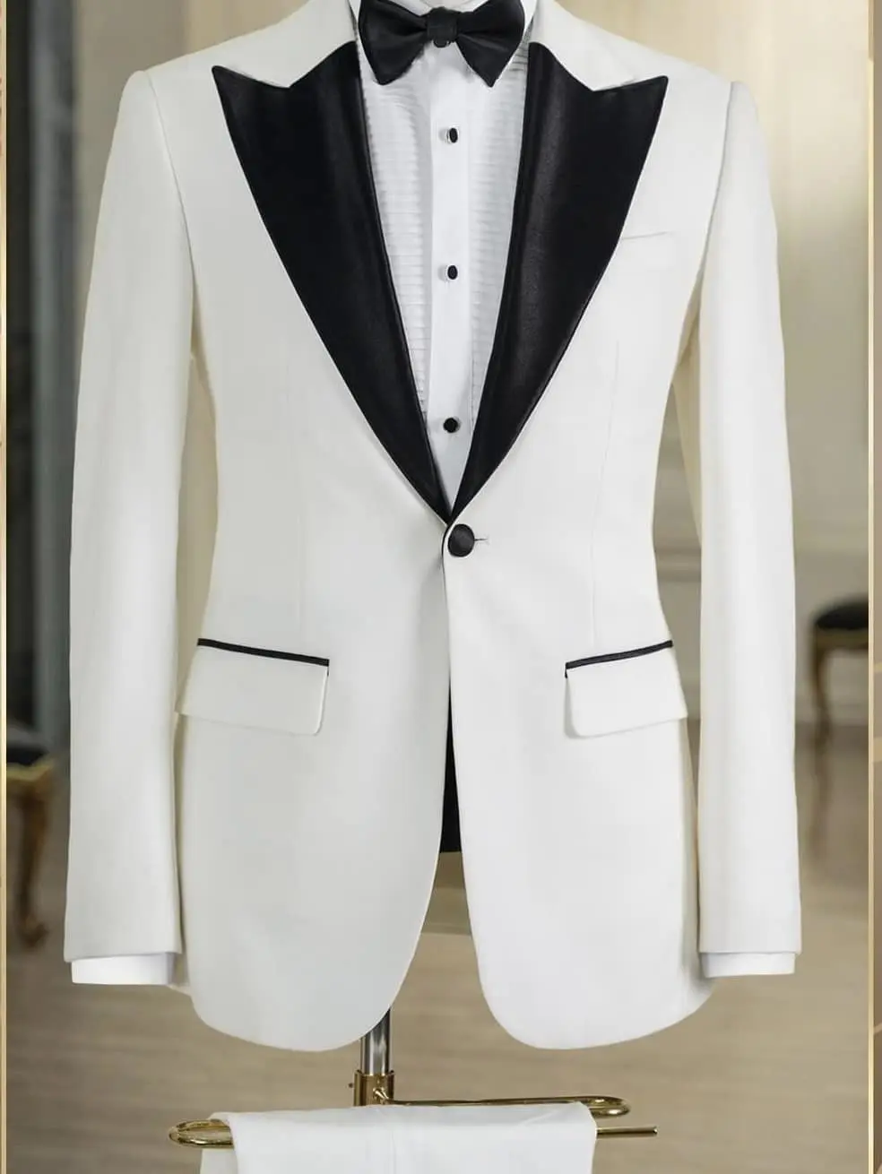 BỘ SUIT TUYXEDO NAM HÀNG THIẾT KẾ  TRẮNG PHỐI PHI BÓNG suit  kiểu Menswear Quần tuxedo  đỏ vest  studio