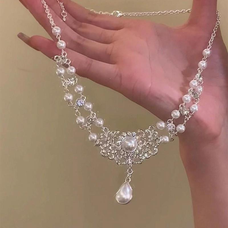 Product Introduction of Elegant Double-Layer Red Heart Pearl Necklace - Royal-inspired Princess Jewelry, Luxurious Collarbone Chain, Timeless Vintage Style Necklace for Women 4