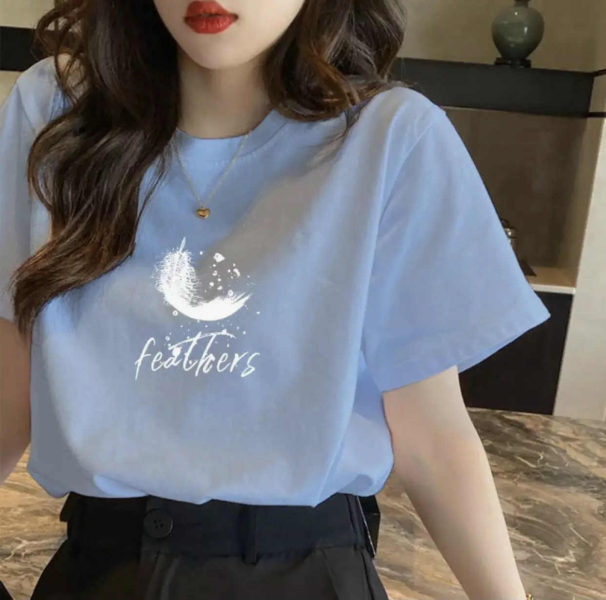 Áo thun nữ cổ tròn thun giấy in hình nữ tính size M, L thiết kế hiện đại trẻ trung thời trang dễ phối đồ