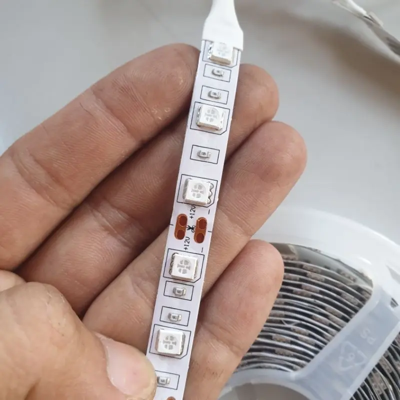 [dài 5 mét] dây led 5050 ip20 điện 12V DC sẵn keo dán màu xanh dương đỏ xanh lá 4