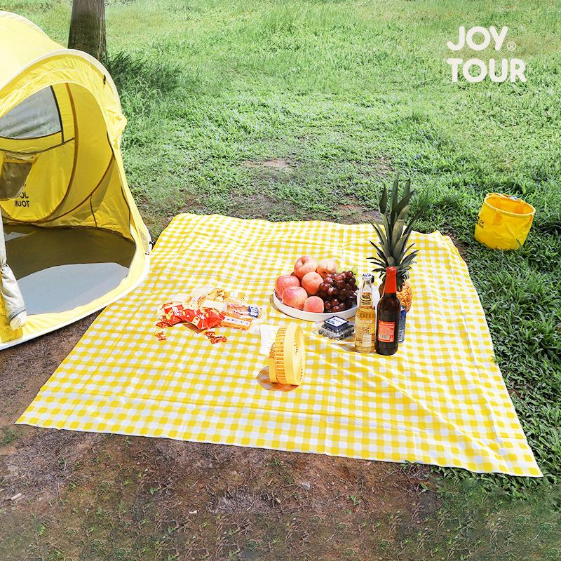 Product Introduction of Disposable yellow and red checkered picnic mat Outdoor barbecue picnic mat table cloth Restaurant restaurant tablecloth 7