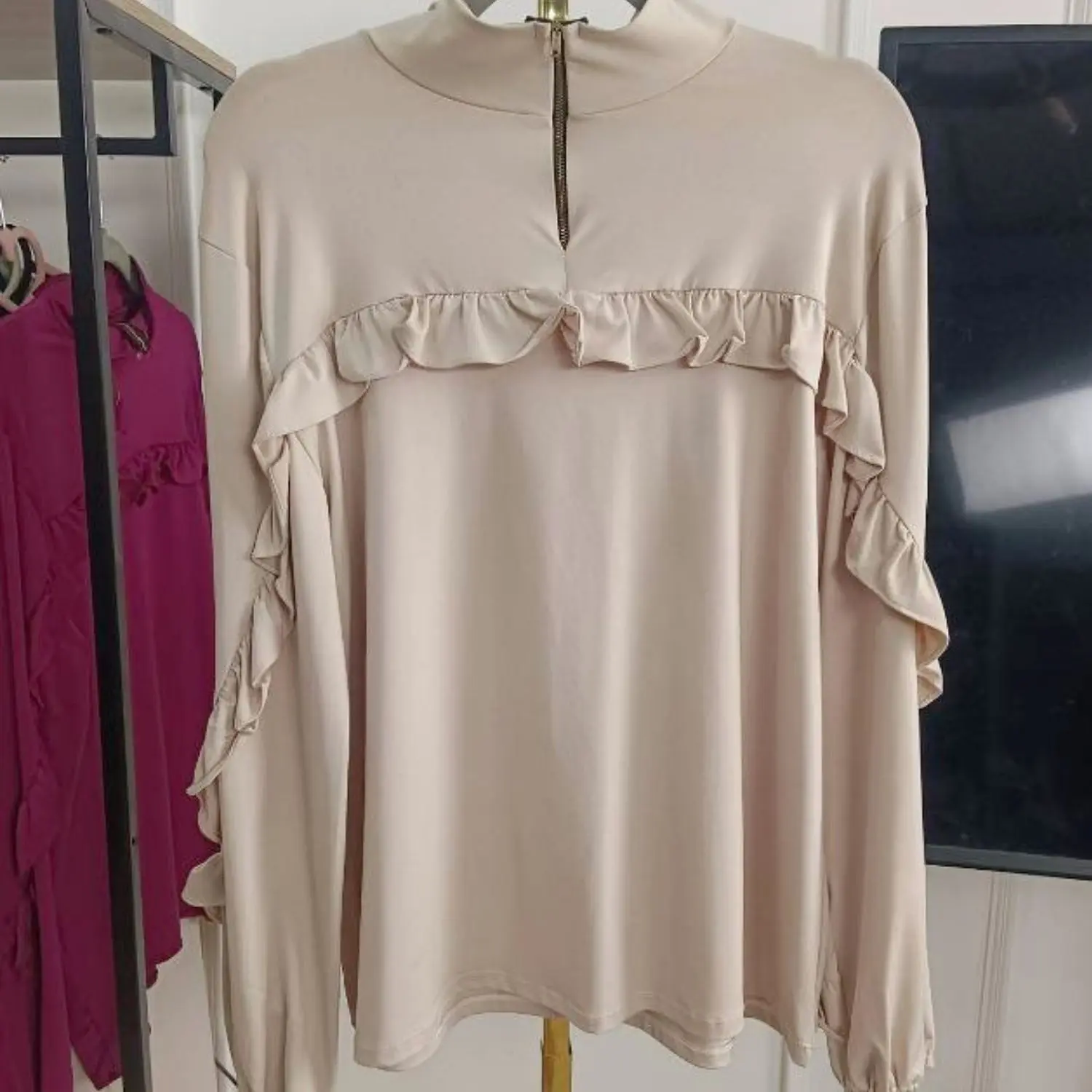 เสื้อซิปอิสลามหน้าระบาย ผ้าสเปนเดก เนื้อผ้านุ่มใส่สบายไม่ร้อน ใส่เที่ยว ออกงานได้ตามความเหมาะสม สไตล์น่ารัก หาอะไรแมทได้ง่าย DB64 ซีรีน มุสลิม