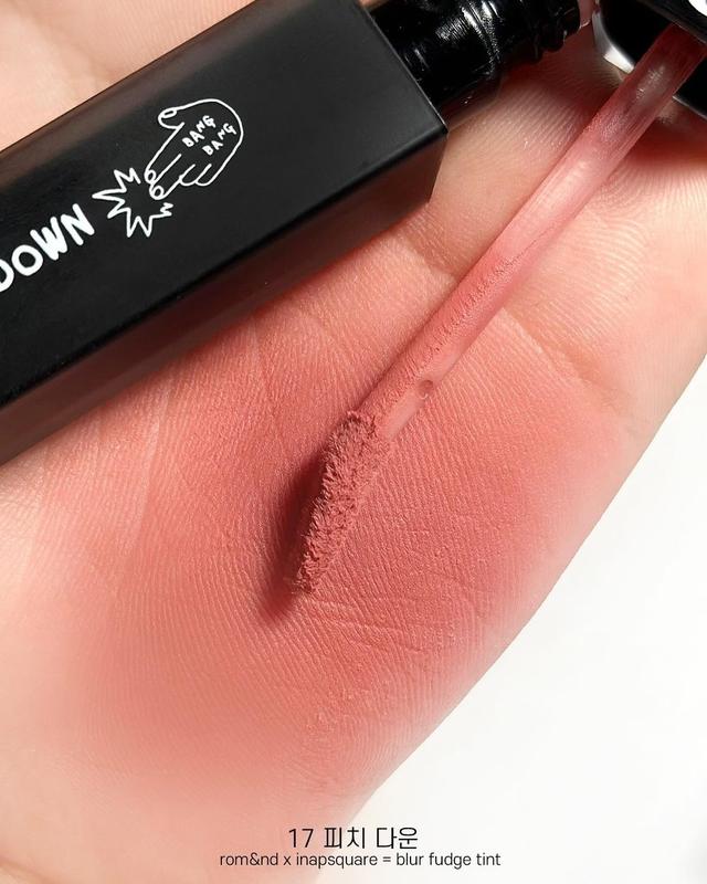 Son Romand Blur Fugde Tint Màu 17 Peach Down x INAPSQUARE Màu Vỏ Đen
