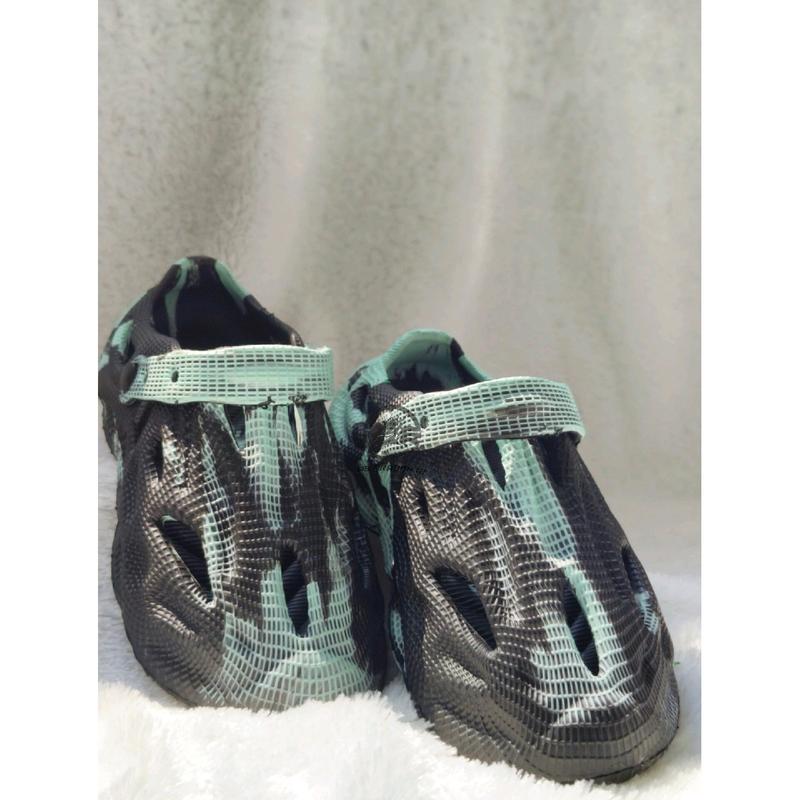 Sepatu pria Dewasa Loreng EVA / Sepatu Loreng Pria Dewasa Slide 2