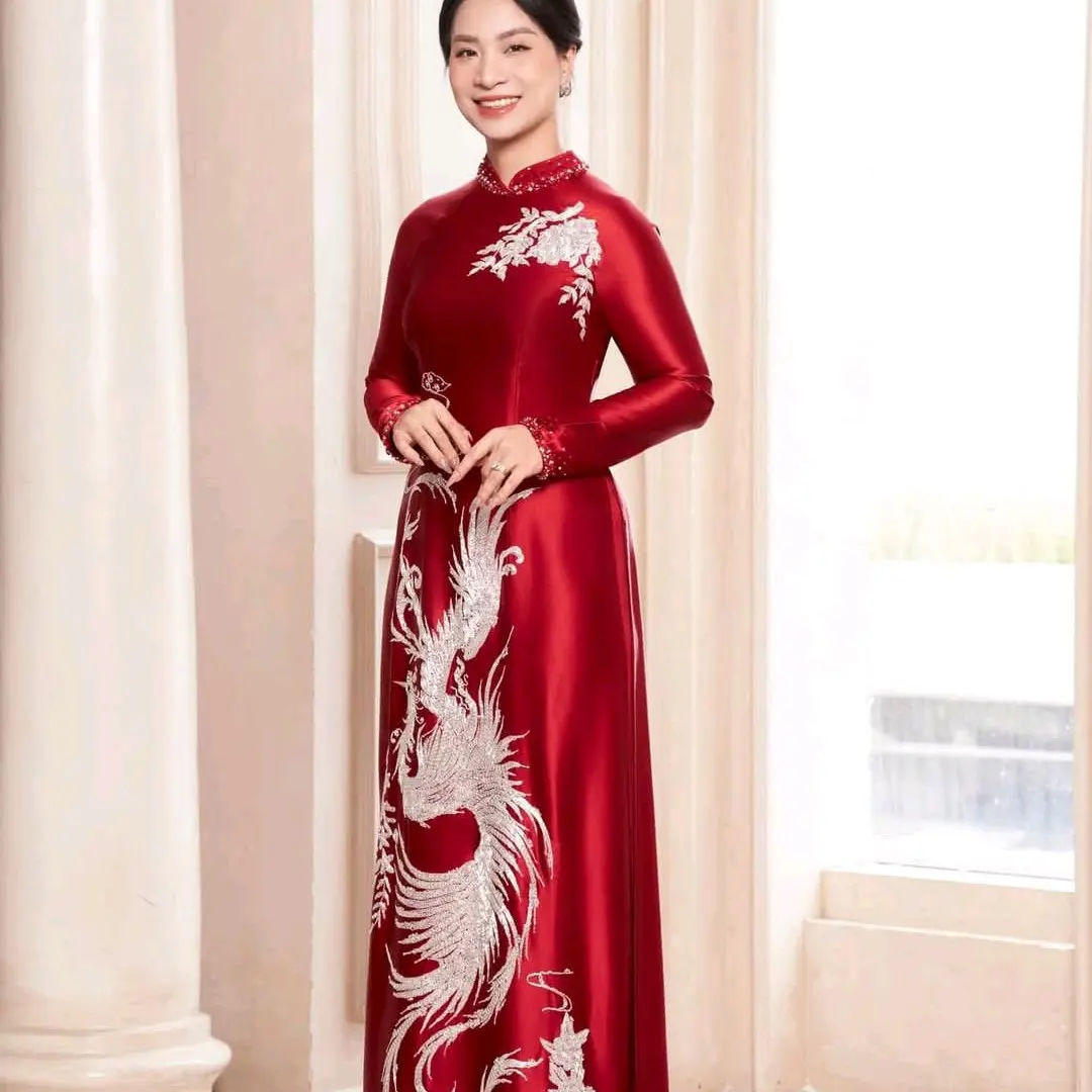 Áo dài lụa Vantino cao cấp thêu phượng hoàng cho mẹ ngồi xui
