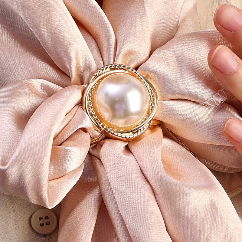 Product Introduction of Khóa Khăn Lụa, Bán Chạy, Chống Lóa, Khóa Quần Áo, Trâm Cài Áo Cho Nữ, Thiết Kế Khoét Lỗ, Phụ Kiện Quần Áo, Đồ Trang Sức, Thích Hợp Cho Khăn Quàng Cổ, [Thanh Toán Khi Nhận Hàng] 1