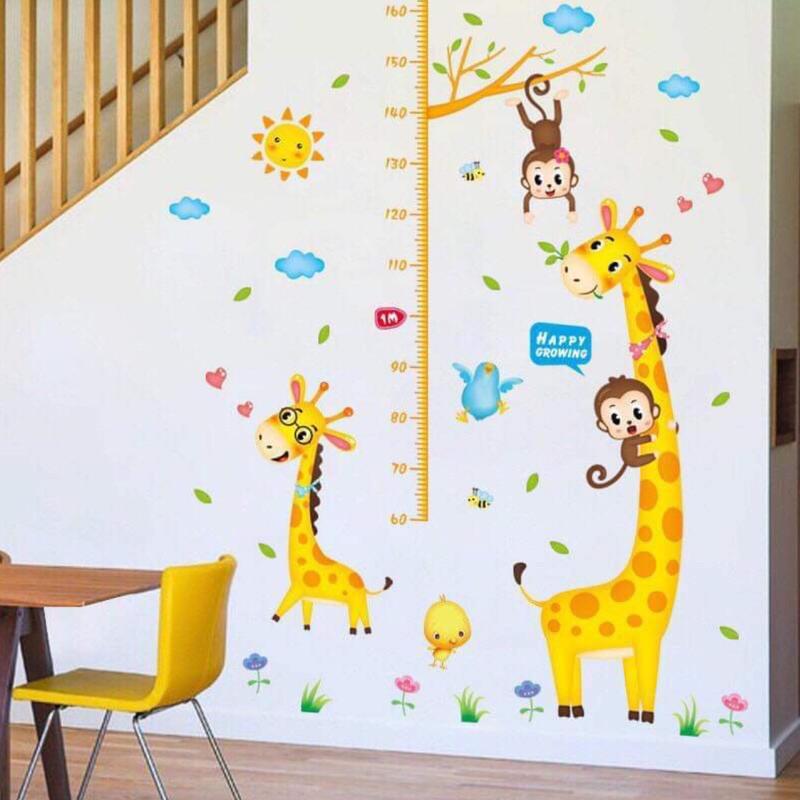 decan dán tường hươu cao cổ đo chiều cao Decal Decor