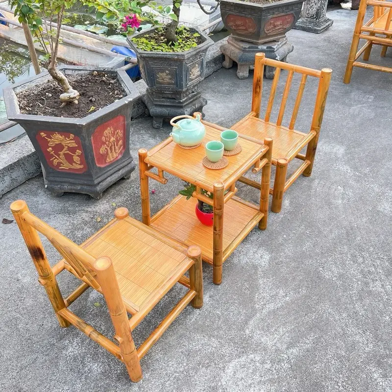 Bộ bàn trà 2 ghế bằng tre, thiết kế ghế dựa lưng, nhỏ gọn phù hợp không gian sân vườn , góc nhà hoặc hiên nhà. 1 bộ gồm bàn và 2 ghế 3