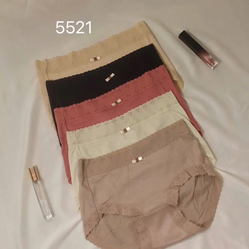 QUẦN LÓT NỮ CHẤT LIỆU COTTON DÀY DẶN TRANG NHÃ  Màu sắc :  màu da, đỏ hồng,trắng ngà, nâu đất, đen.  Free size cho các chị, các em dưới 60kg.  Với những phân loại Khách Hàng vui lòng Nhắn Tin cho shop để được chọn màu ạ. Với những đơn khách không ch