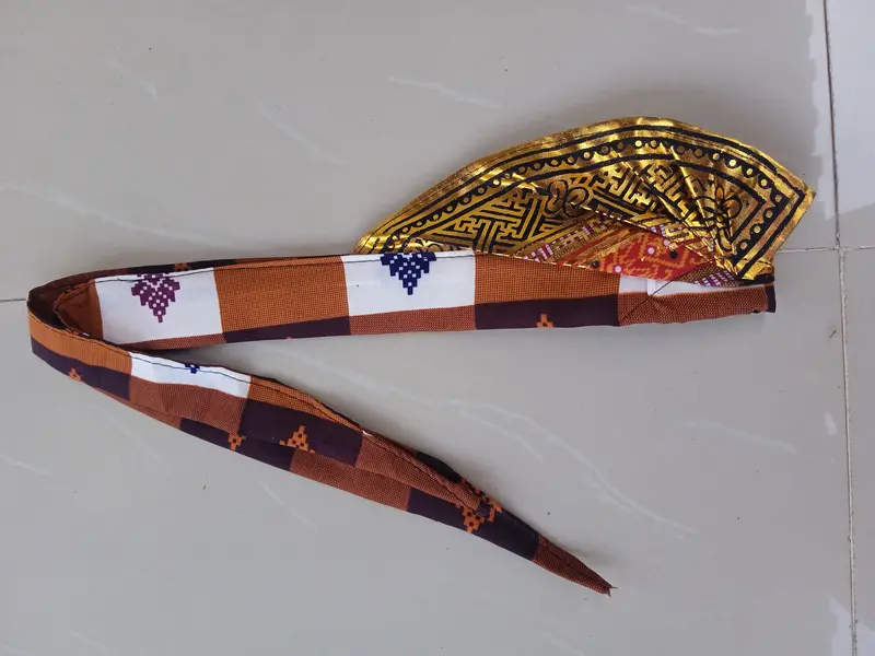 Udeng Ikat Setengah Jadi Motif Kotak Kotak Souvenir Hiasan Kepala Bali Abu Biru 1