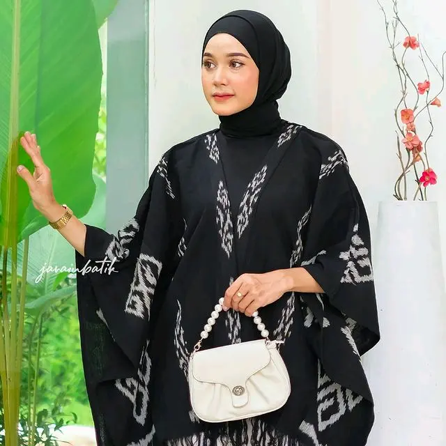 Kardigan Tenun Wanita Kekinian Motif Toraja Etnik Hitam Oversize   Outer 4