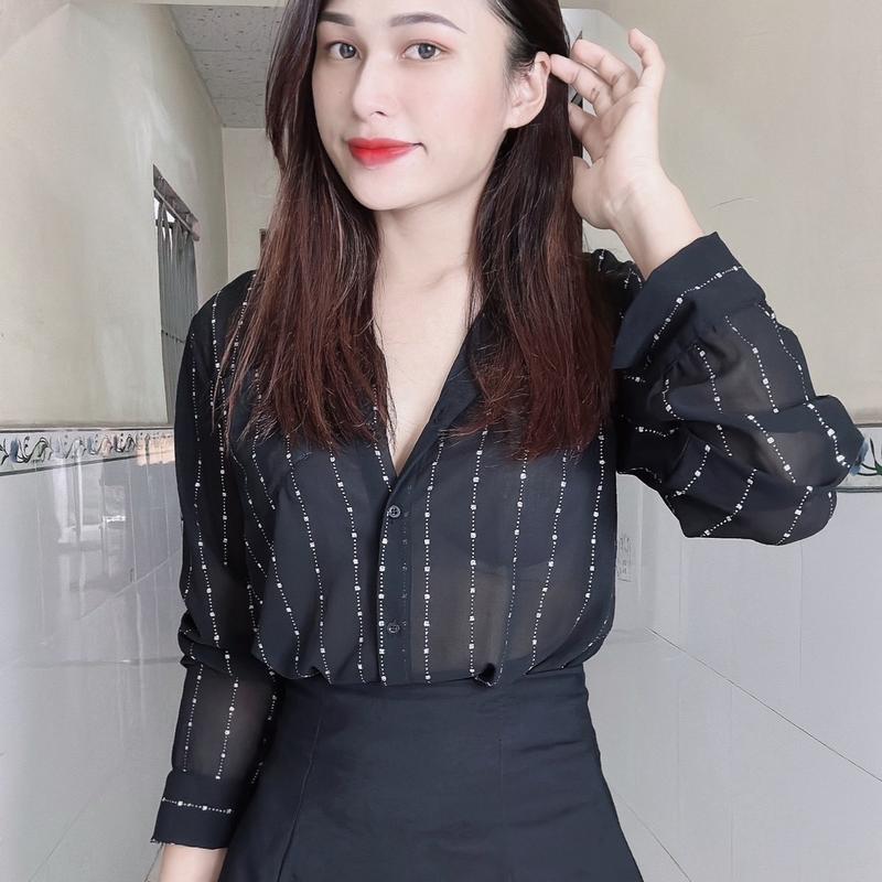  Áo sơ mi nữ hoạ tiết kim sa  chất liệu vải lụa mềm mỏng xuyên thấu 