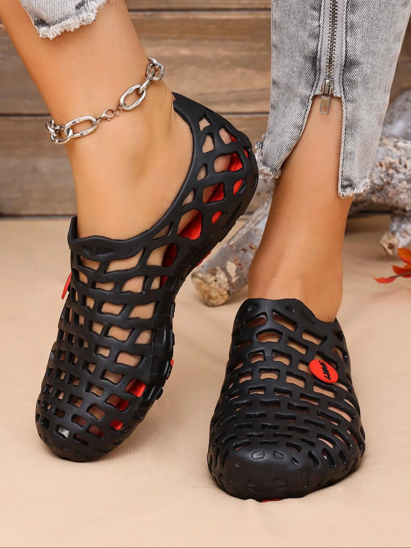 Unisex Minimalist Plain Color Hollow Out Design Clogs, Casual Comfortable Soft Sole Clogs, Trendy All-match Clogs for Summer Beach Vacation, Footwear