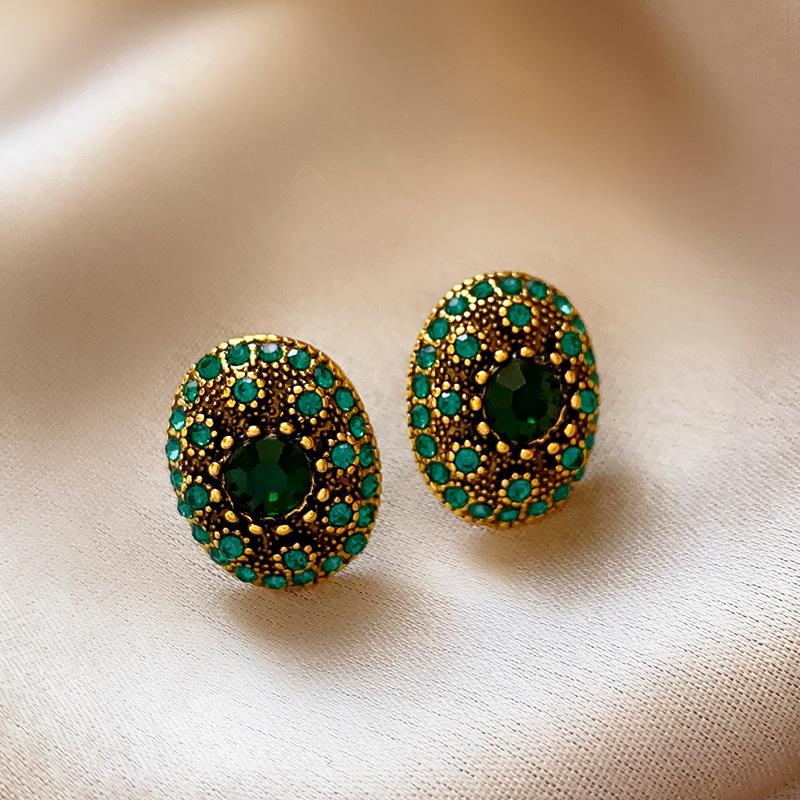 Product Introduction of Silver Needle Emerald Inlaid Diamond Oval Stud Earrings French Retro Design Sense Earrings Elegant Light Luxury Palace Style Earrings for Women 2